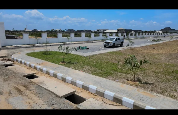 1000sqm Marbella Luxury & Smart Estate Commercial Plot - Image 3